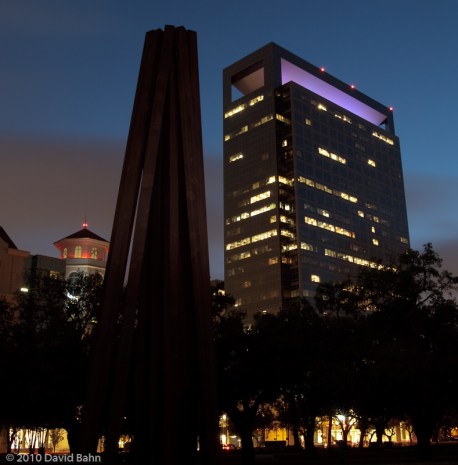 "Bernar Venet Sculpture near Houston Medical Center" © 2010 David Bahn "Bernar Venet Sculpture near Houston Medical Center" © 2010 David Bahn