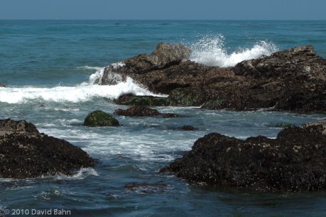 Waves Crashing on the Rocks Waves Crashing on the Rocks