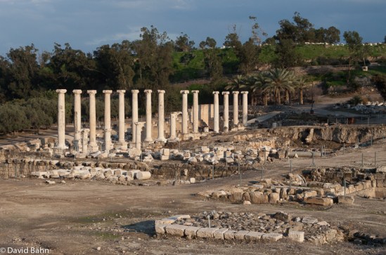 Bet She'an - site of an extensive ancient ruin dating from the time of the Egyptians, Saul & David, and the Romans who developed a large Roman city here.
