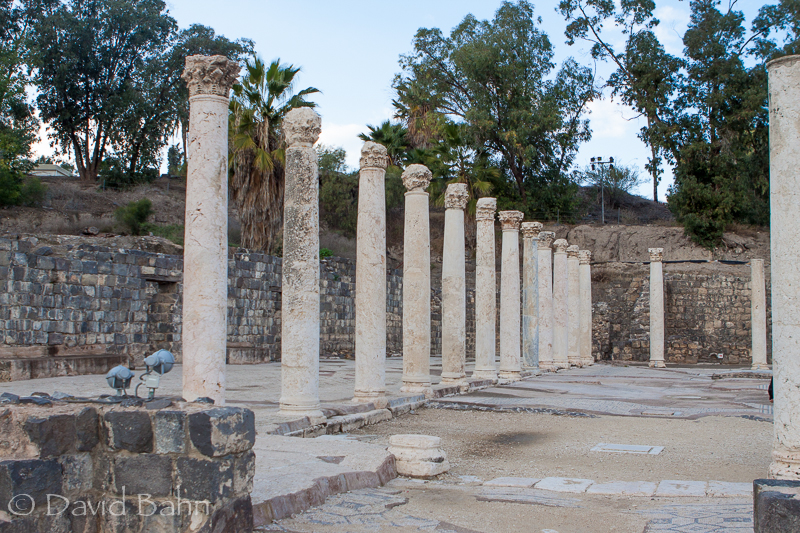 Bet She'an - site of an extensive ancient ruin dating from the time of the Egyptians, Saul & David, and the Romans who developed a large Roman city here.